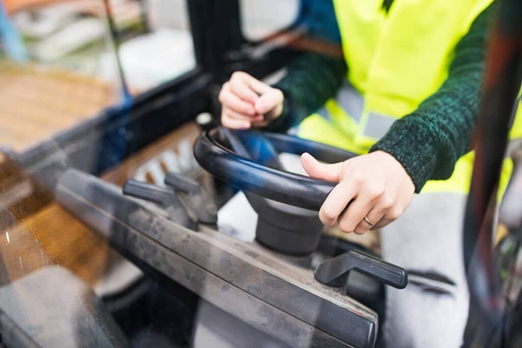 3 tips penting menggunakan forklift dengan aman